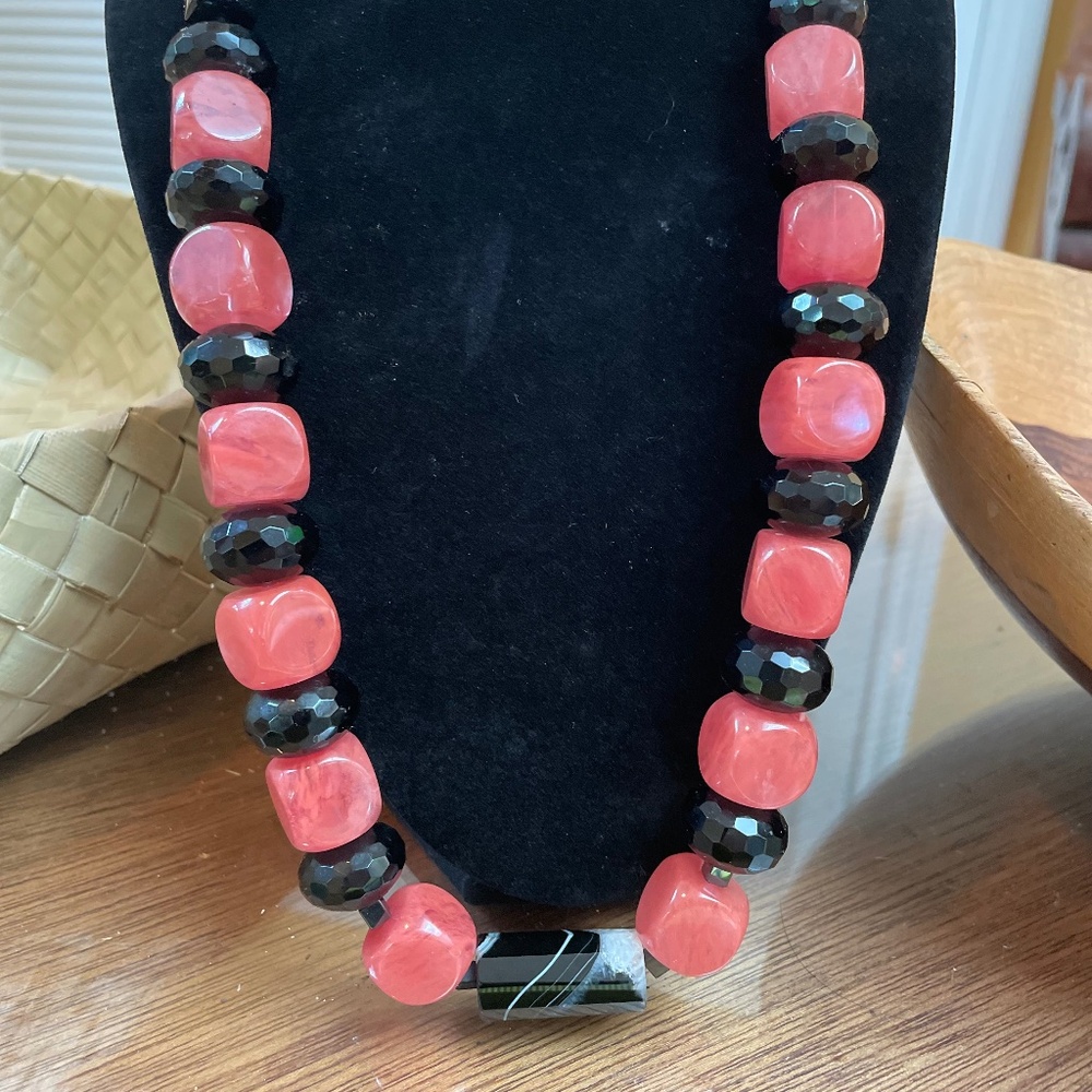 Chunky watermelon quartz with faceted onyx and banded onyx center tube bead.